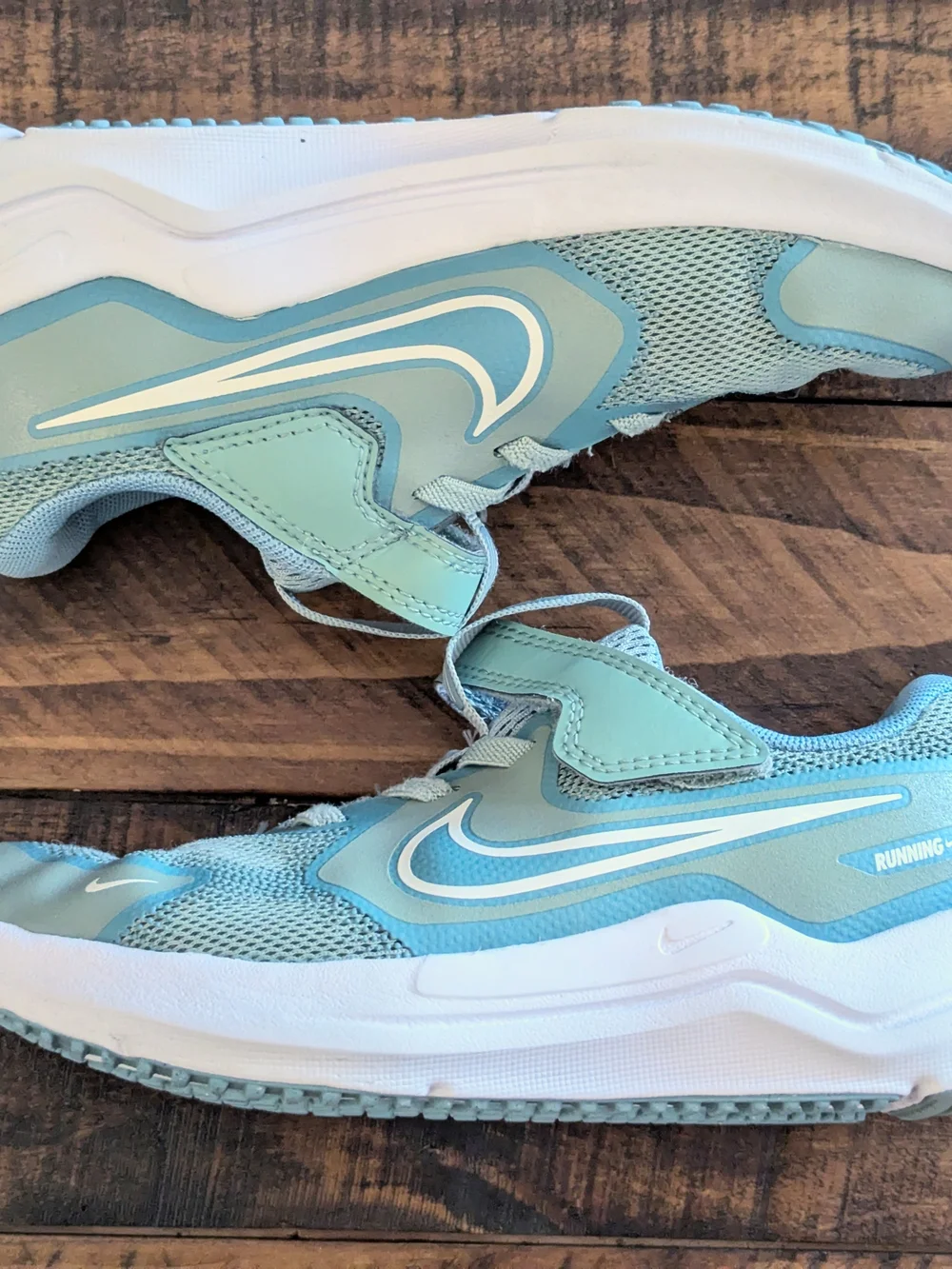 Nike Cosmic Runner Cannon Denim Turquoise White Sail Kids Unisex Size 13C Swoosh